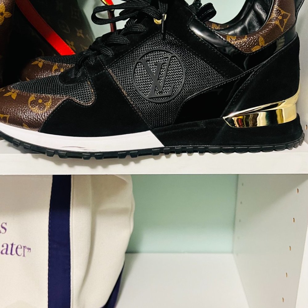 Louis Vuitton Runaway Sneaker - Picture 2 of 5